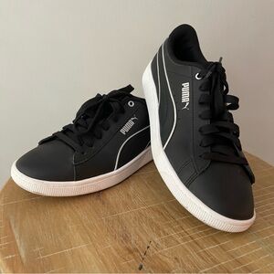 PUMA Vikky V2 Black Woman's Size 8 US Sneakers Excellent Condition